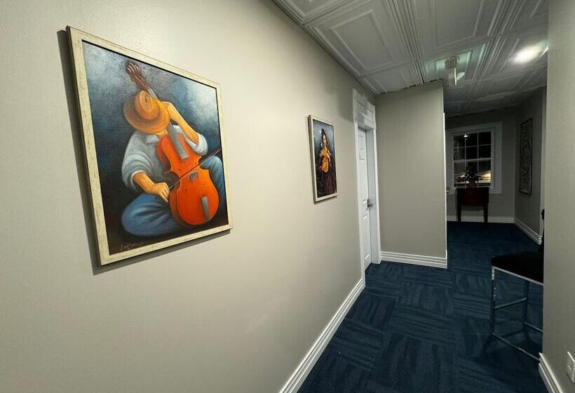 Loyalist Inn & Suites