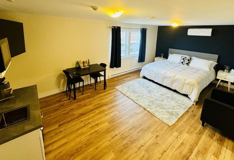 Loyalist Inn & Suites