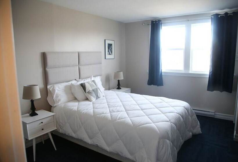 Loyalist Inn & Suites