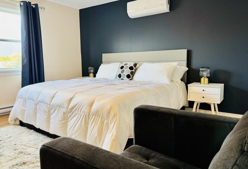 Loyalist Inn & Suites