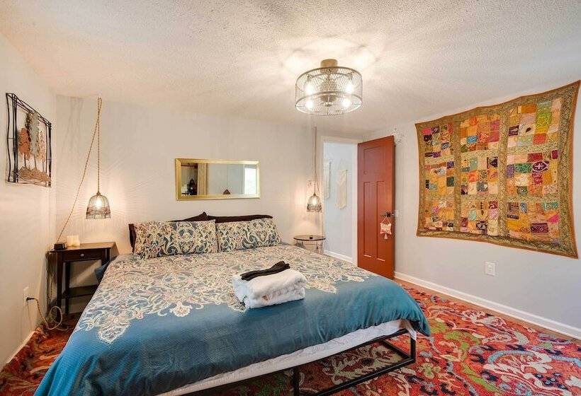 The Woods Cabin W/ Hot Tub & Golf Course Access!