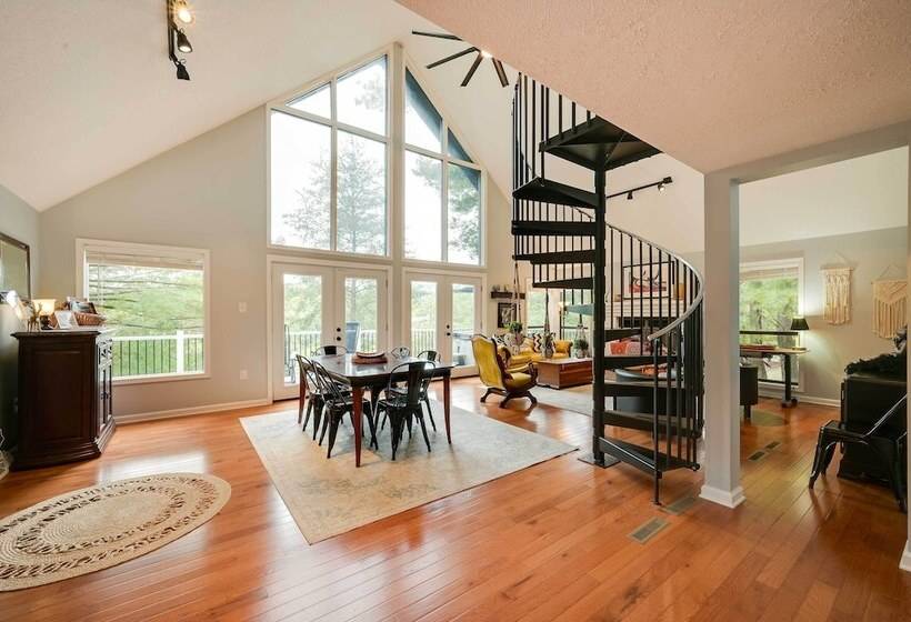 The Woods Cabin W/ Hot Tub & Golf Course Access!