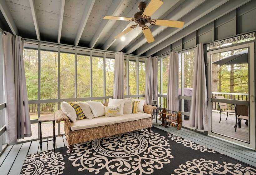 The Woods Cabin W/ Hot Tub & Golf Course Access!