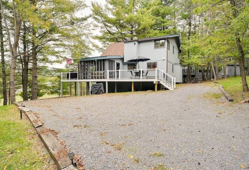 The Woods Cabin W/ Hot Tub & Golf Course Access!