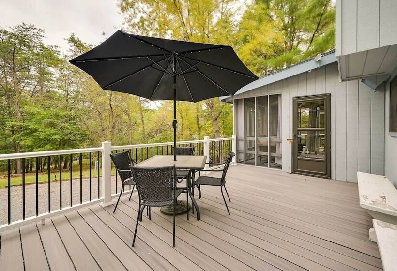 The Woods Cabin W/ Hot Tub & Golf Course Access!