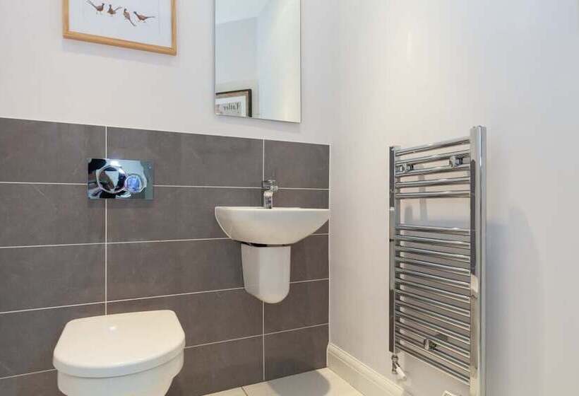 The Woodstock Hideaway   Breathtaking 4bdr House