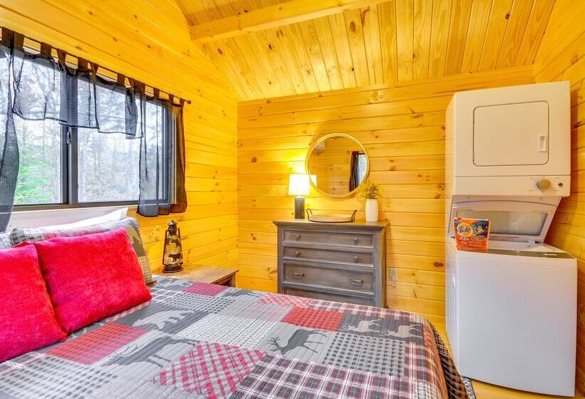 Traphill Cabin Retreat W/ Scenic View & Fire Pit!
