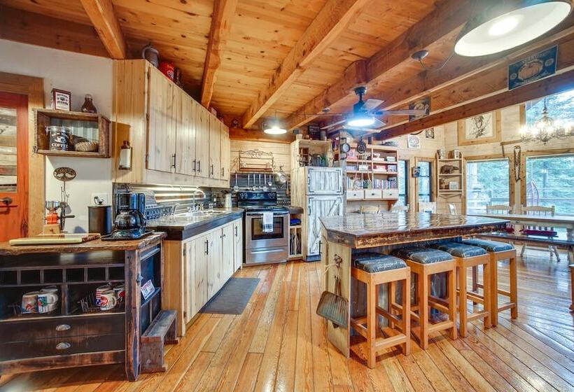 Tree Lined Mccall Cabin: Walk To Payette River!