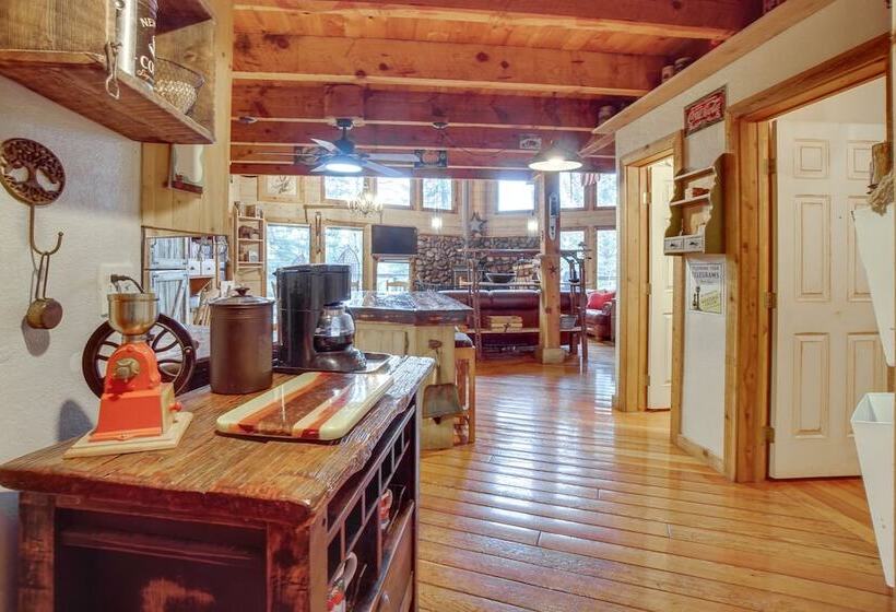 Tree Lined Mccall Cabin: Walk To Payette River!