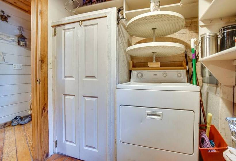 Tree Lined Mccall Cabin: Walk To Payette River!