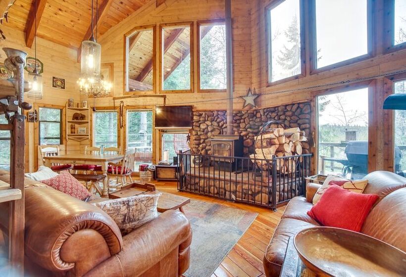 Tree Lined Mccall Cabin: Walk To Payette River!