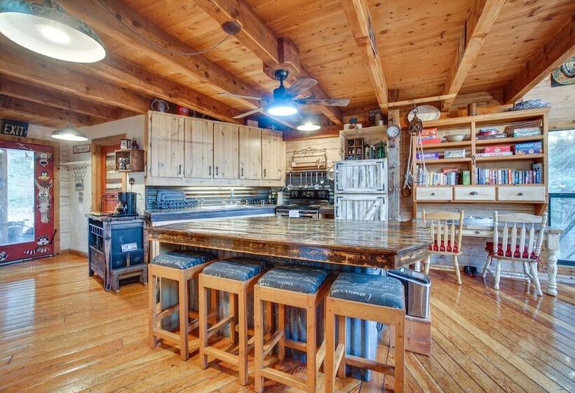 Tree Lined Mccall Cabin: Walk To Payette River!