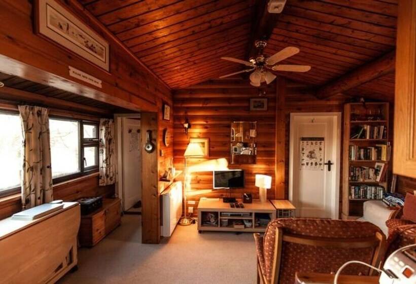 Two Bed Log Cabin In The Mountains