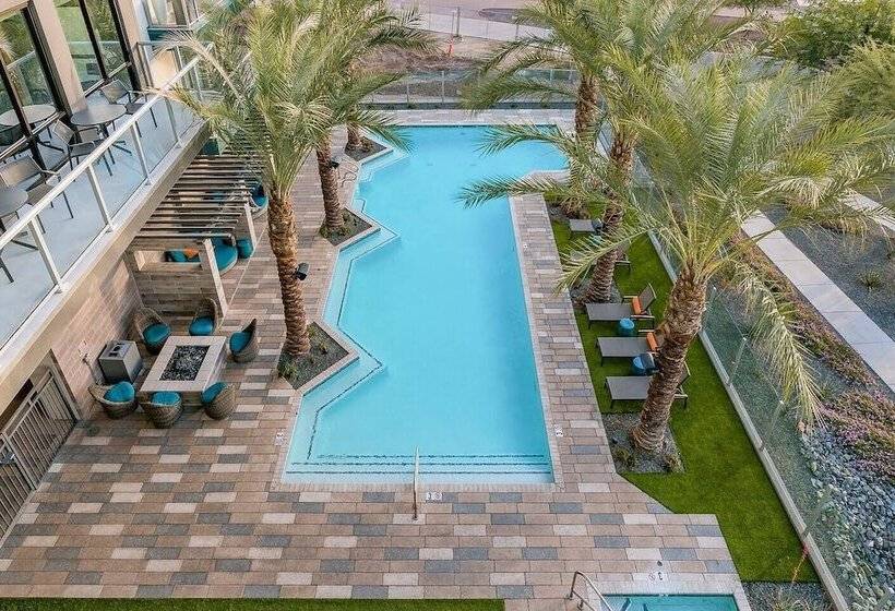 Two Modern Cozysuites At Town Lake Waterfront