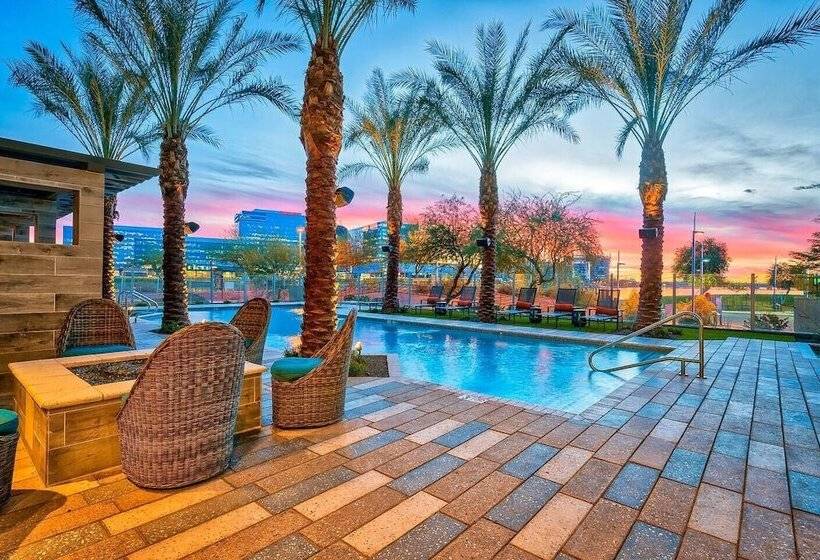 Two Modern Cozysuites At Town Lake Waterfront