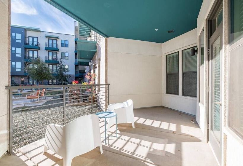 Two Modern Cozysuites At Town Lake Waterfront