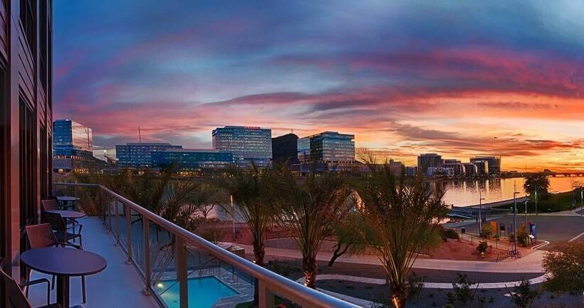 Two Modern Cozysuites At Town Lake Waterfront