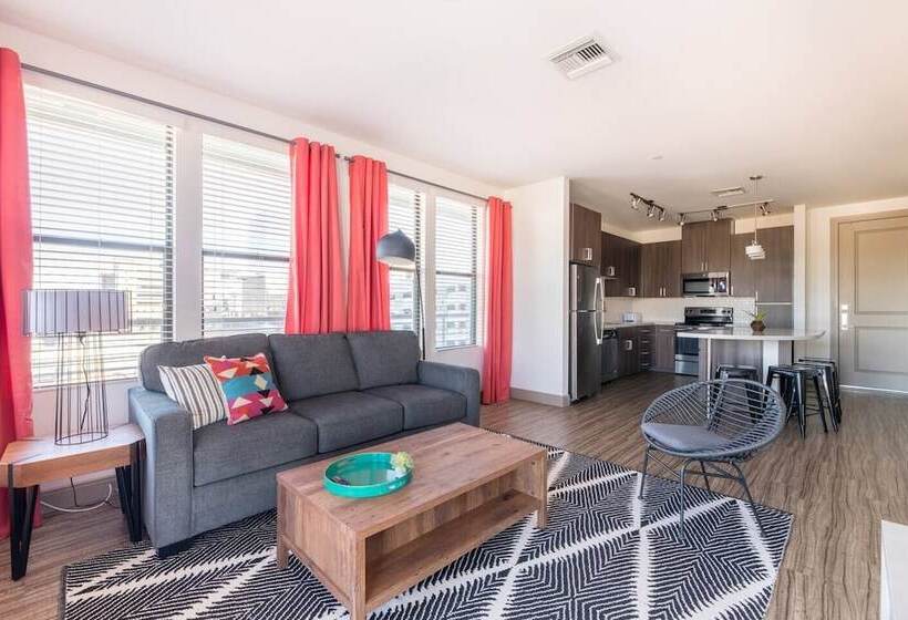 Two Modern Cozysuites At Town Lake Waterfront