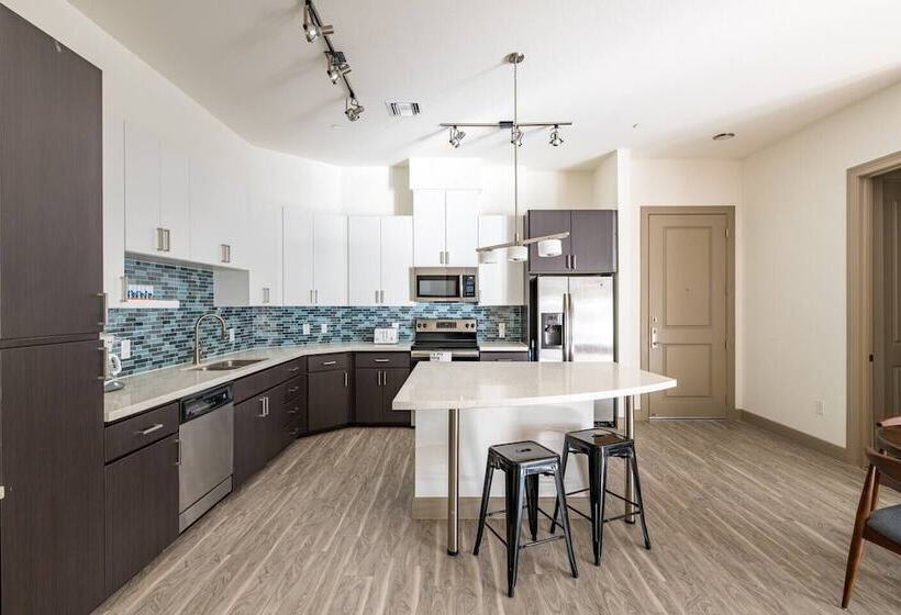 Two Modern Cozysuites At Town Lake Waterfront