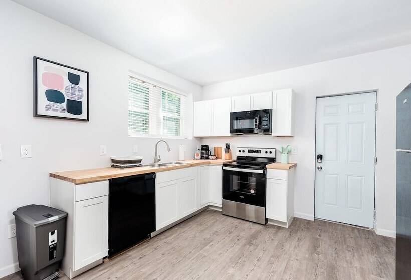 Two Stylish 2br Apt Cozysuites W Parking