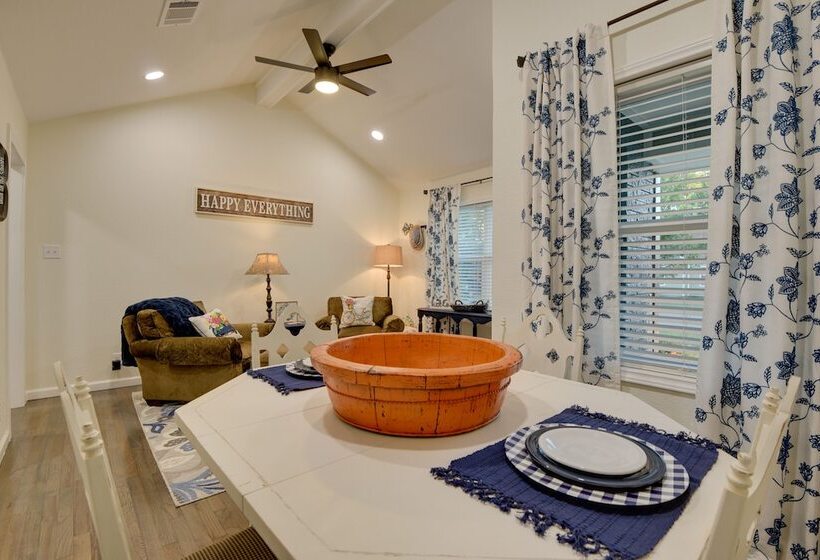 Updated Granbury Home In Historic District!