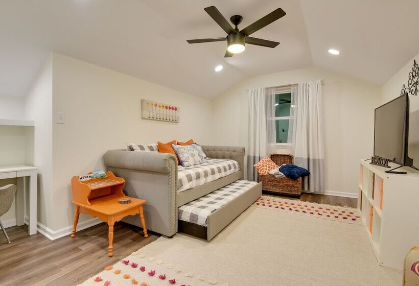 Updated Granbury Home In Historic District!