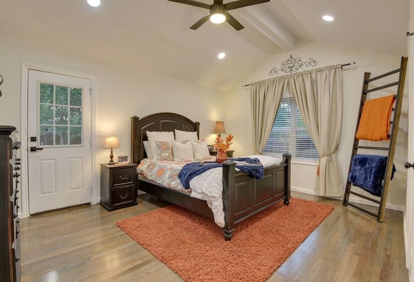 Updated Granbury Home In Historic District!