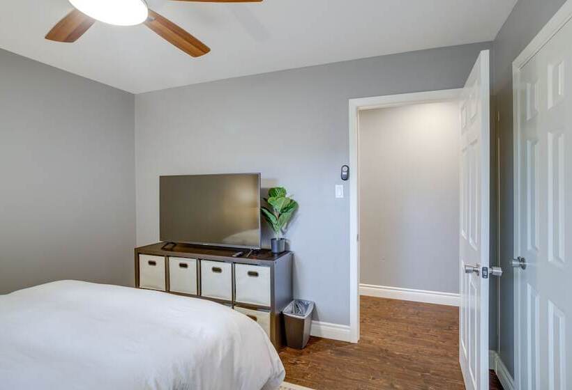 Houston Home W/ Patio ~ 14 Mi To Downtown!