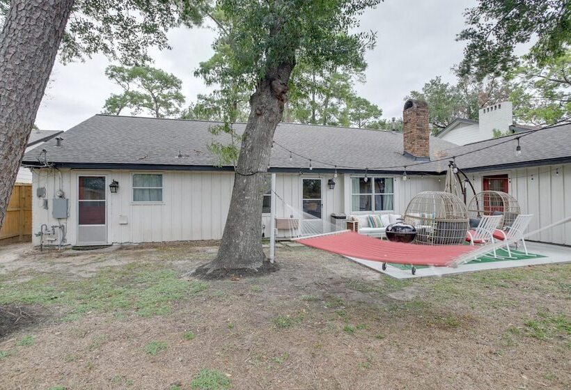 Houston Home W/ Patio ~ 14 Mi To Downtown!