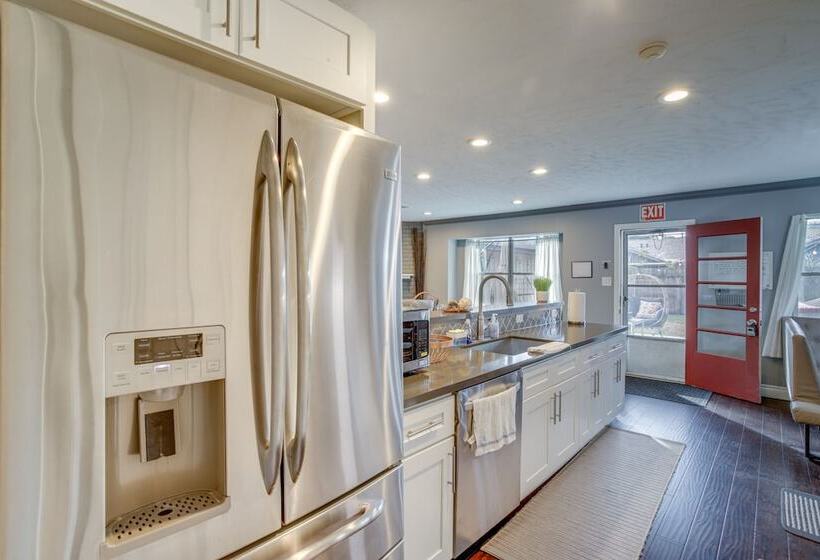 Houston Home W/ Patio ~ 14 Mi To Downtown!