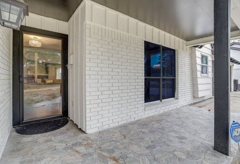 Houston Home W/ Patio ~ 14 Mi To Downtown!