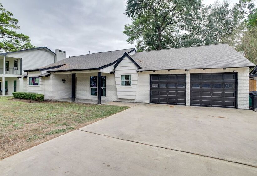 Houston Home W/ Patio ~ 14 Mi To Downtown!