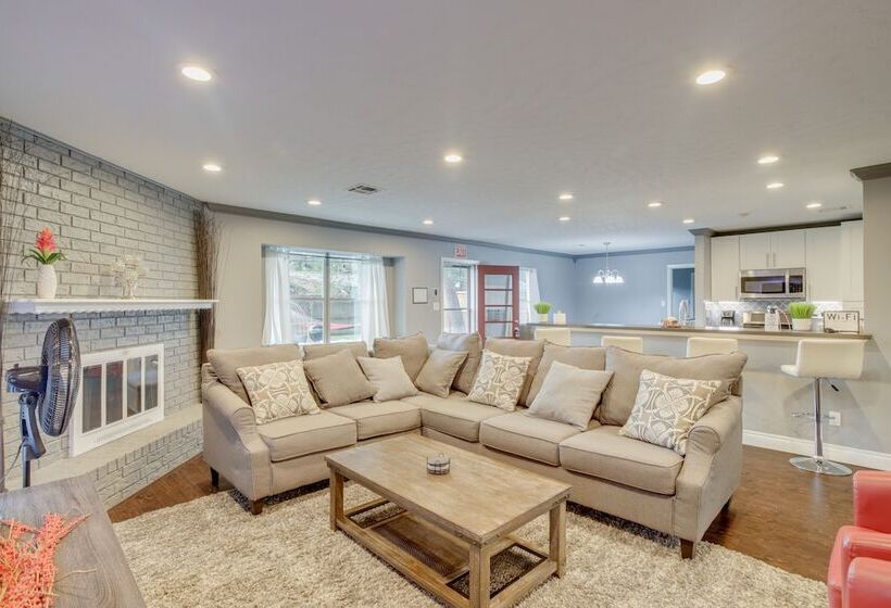 Houston Home W/ Patio ~ 14 Mi To Downtown!