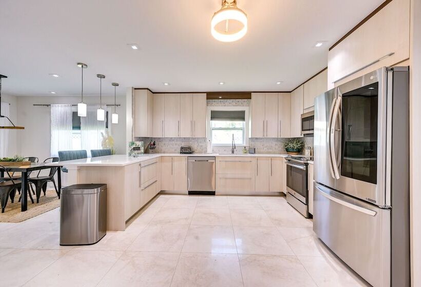 Updated Naples Retreat W/ Private Pool & Patio!