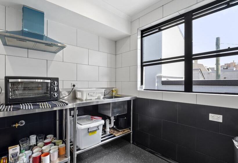هاستل Venus Surry Hills   Female Only