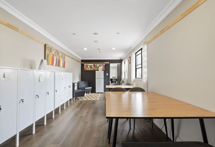 هاستل Venus Surry Hills   Female Only