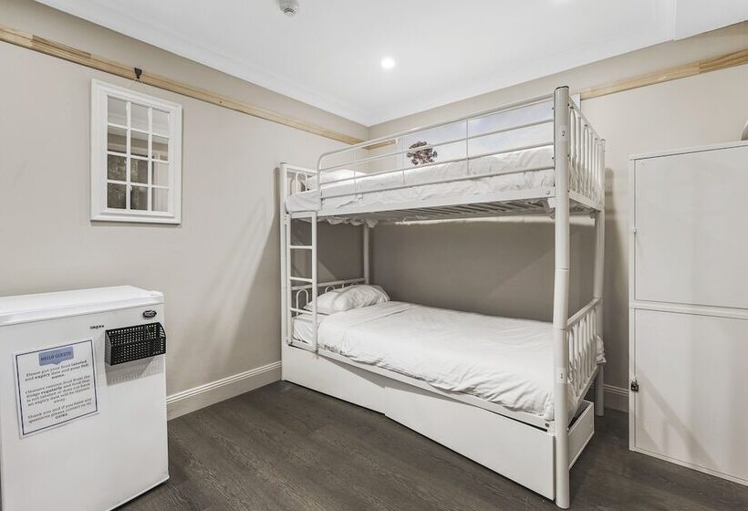 هاستل Venus Surry Hills   Female Only