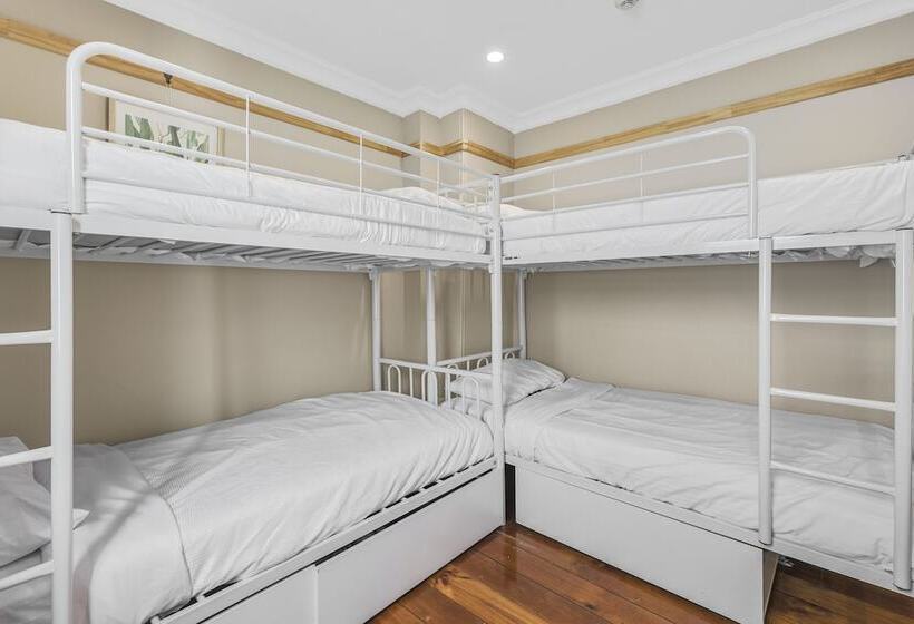 هاستل Venus Surry Hills   Female Only