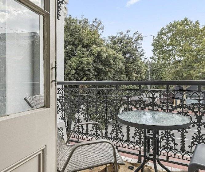 هاستل Venus Surry Hills   Female Only