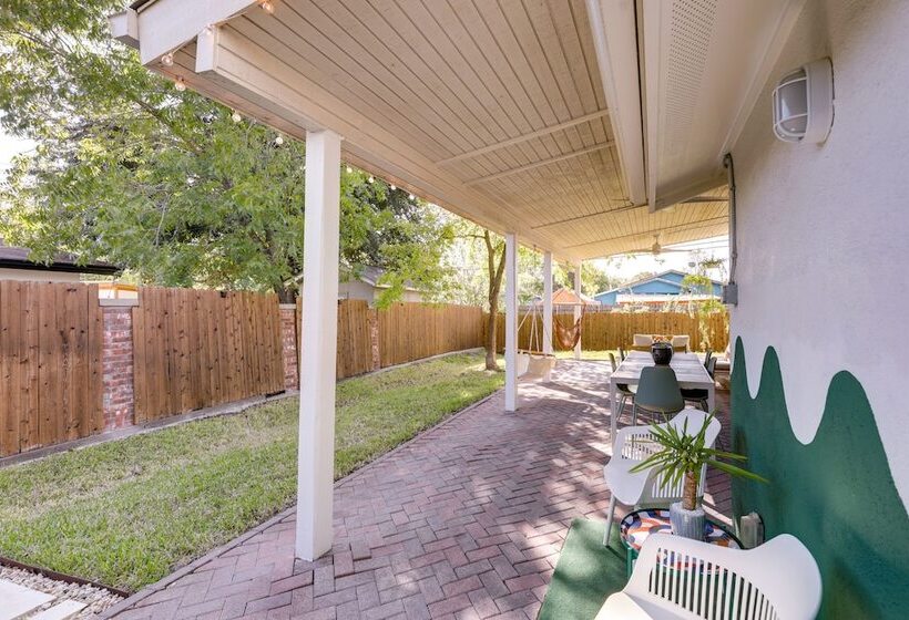 Vibrant Home W/ Patio: 5 Mi To Downtown Austin!