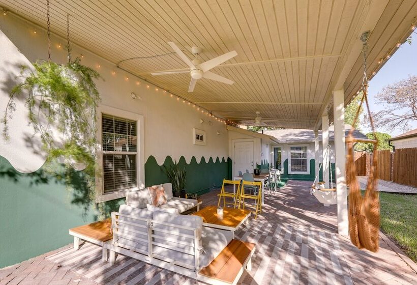 Vibrant Home W/ Patio: 5 Mi To Downtown Austin!