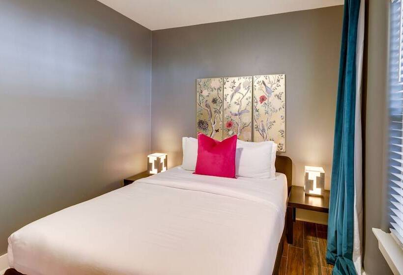 Vibrant Home W/ Patio: 5 Mi To Downtown Austin!