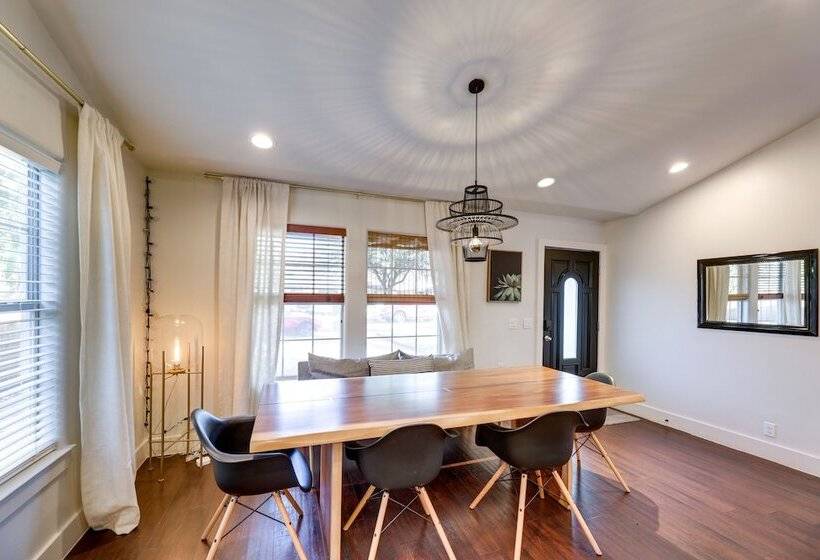 Vibrant Home W/ Patio: 5 Mi To Downtown Austin!