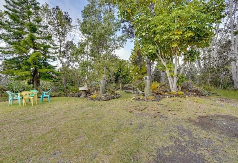 Vibrant Captain Cook Home W/ Lanai & Steam Room!