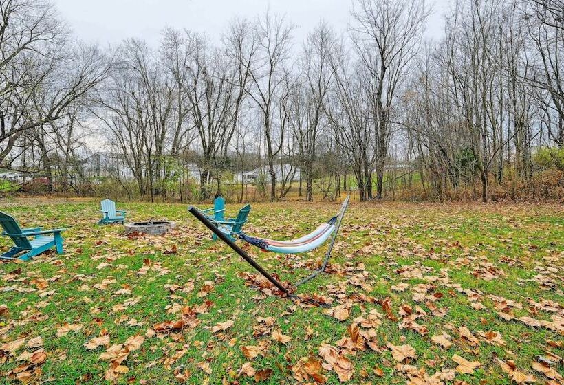 Vine Grove Home W/ Deck, 4 Mi To Saunders Springs!