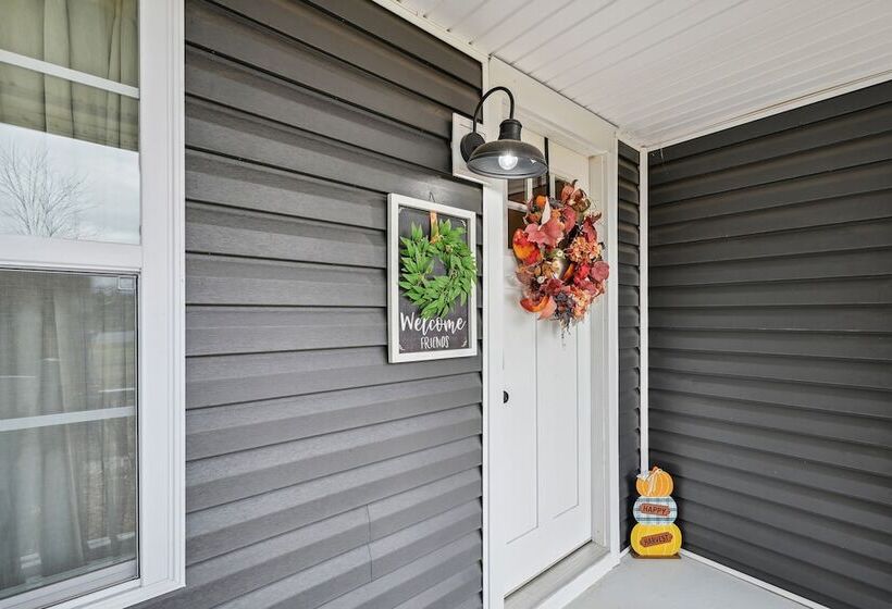 Vine Grove Home W/ Deck, 4 Mi To Saunders Springs!