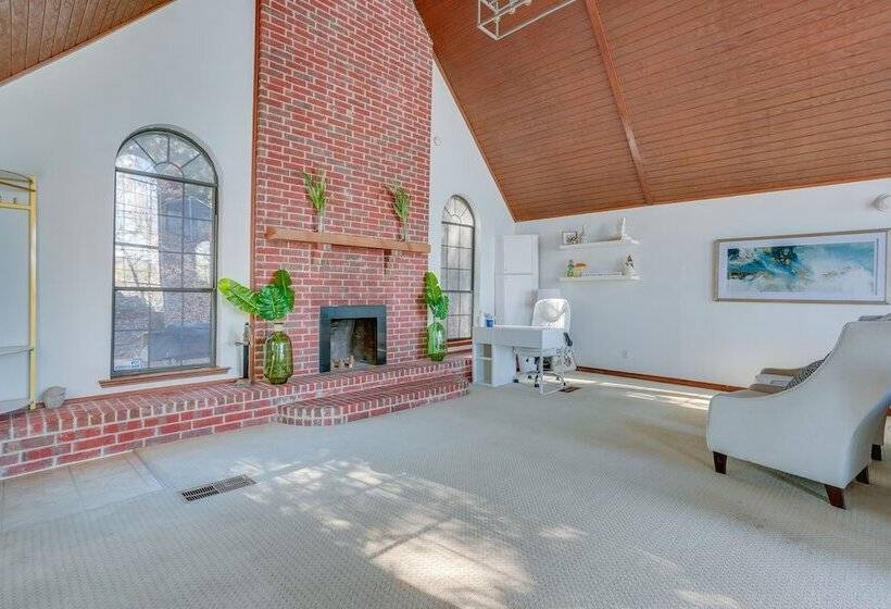 Waterfront Gainesville Home W/ Dock, Near Wineries