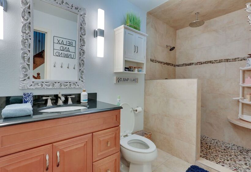 Waterfront Gainesville Home W/ Dock, Near Wineries