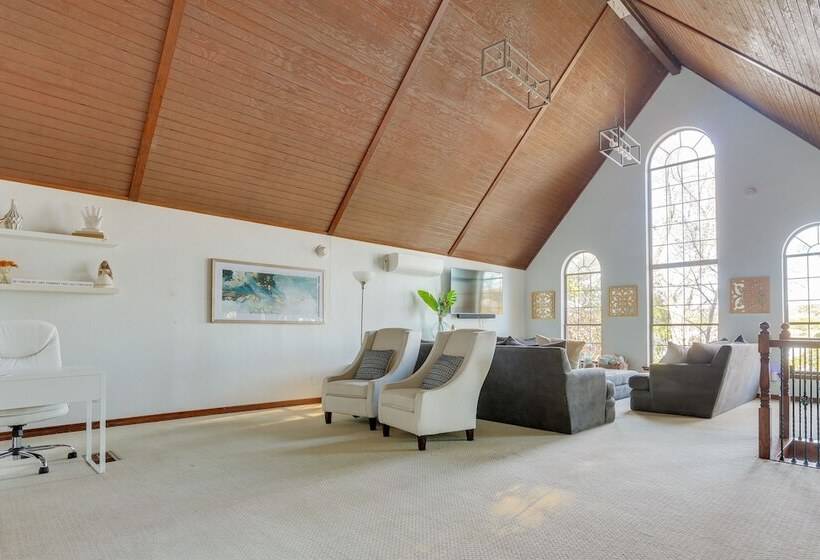 Waterfront Gainesville Home W/ Dock, Near Wineries