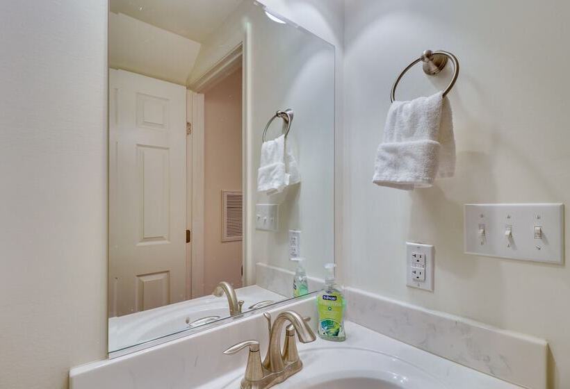 Waterfront Lake Anna Home: Kayaks & Private Dock